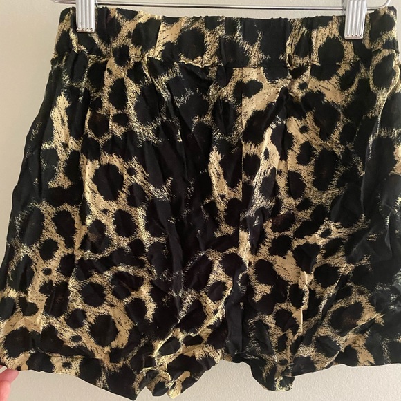 High waisted leopard short/ loose open leg shorts - Picture 3 of 3